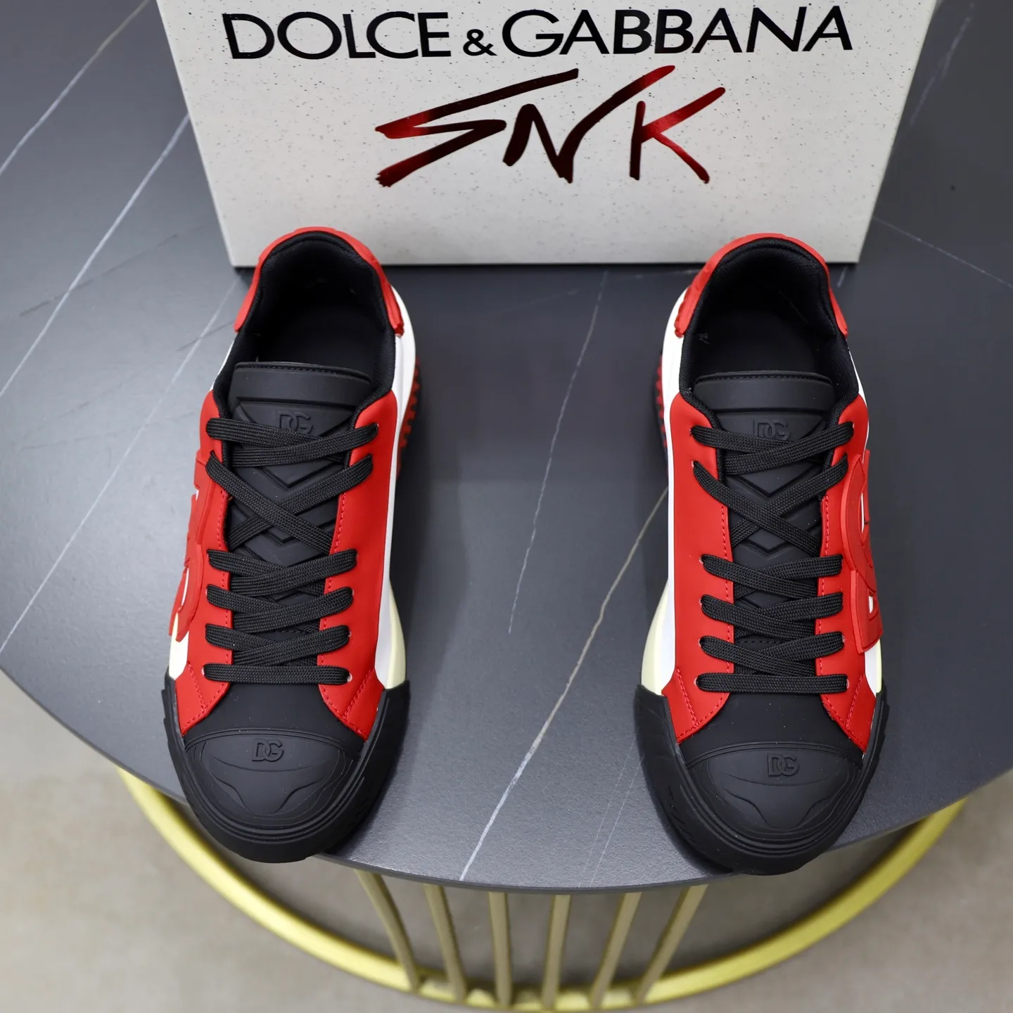Ex-factory price: 600💰••New products••Dolce&Gabbana••DG✔️High-end men's sports•casual shoes. Original goods from top counters. Original imported multiple material splicing design ➕Original outsole.  Size: 38-44 (45, 46 customized)